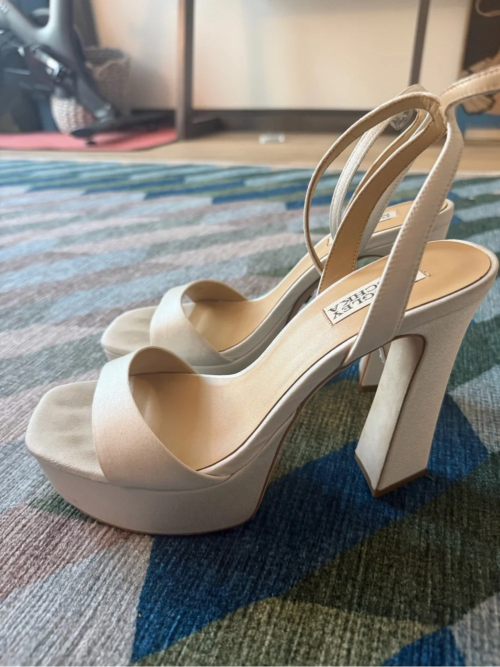 Badgley Mischka Ivory Platform Slingback Heels